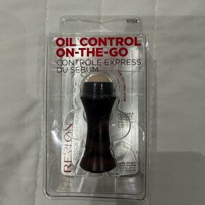 Revlon Oil Control Roller - Black